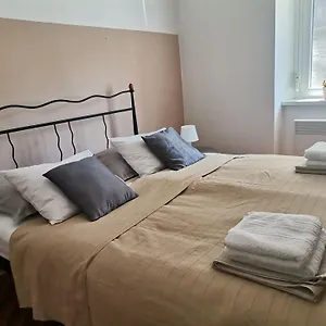 Casa Di Nonna Pina, Kuca U Blizini Arene Apartment
